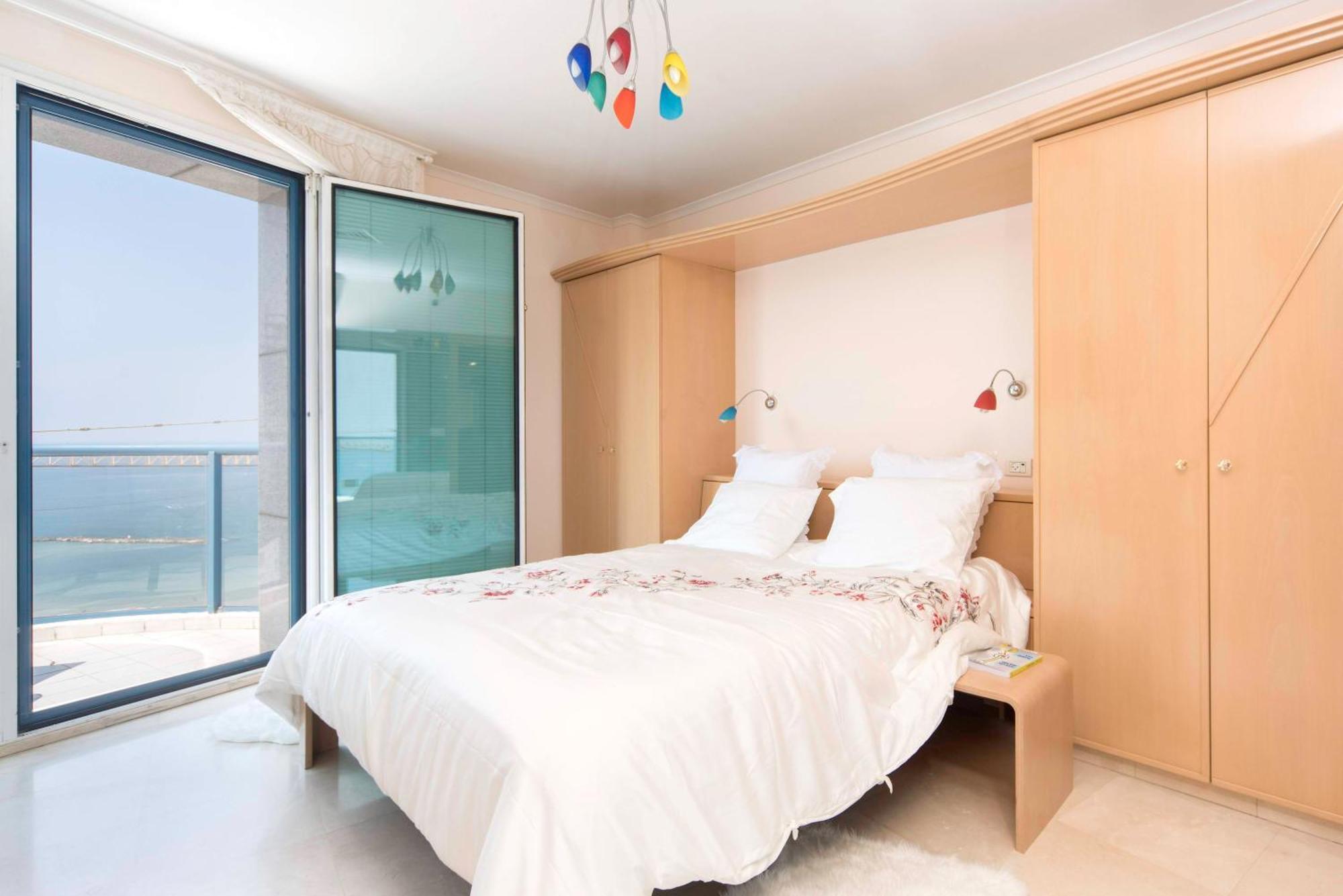 Superb Beachfront Apartments With Shelter By Sea N' Rent เทลอาวีฟ ภายนอก รูปภาพ