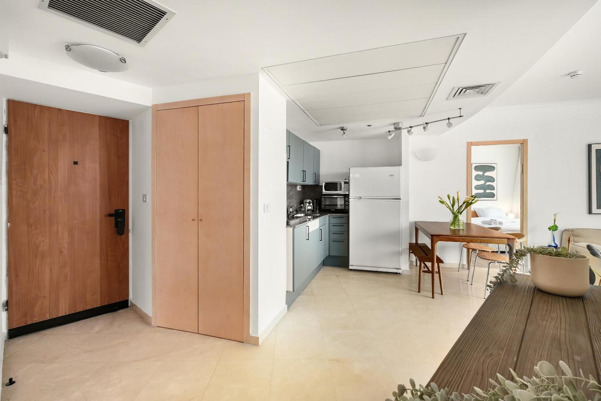Superb Beachfront Apartments With Shelter By Sea N' Rent เทลอาวีฟ ภายนอก รูปภาพ
